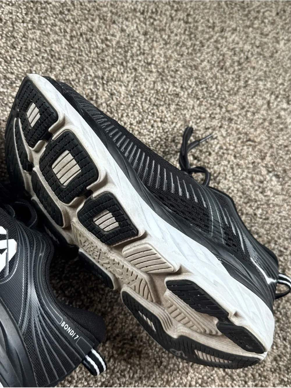 Hoka One One Black and White Bondi 7 Women’s US 7.5 Cushioning Running Shoes EUC